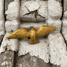 Load image into Gallery viewer, Teeny gilt metal bird
