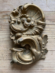Floral gilt pressed metal decorative detail (I)