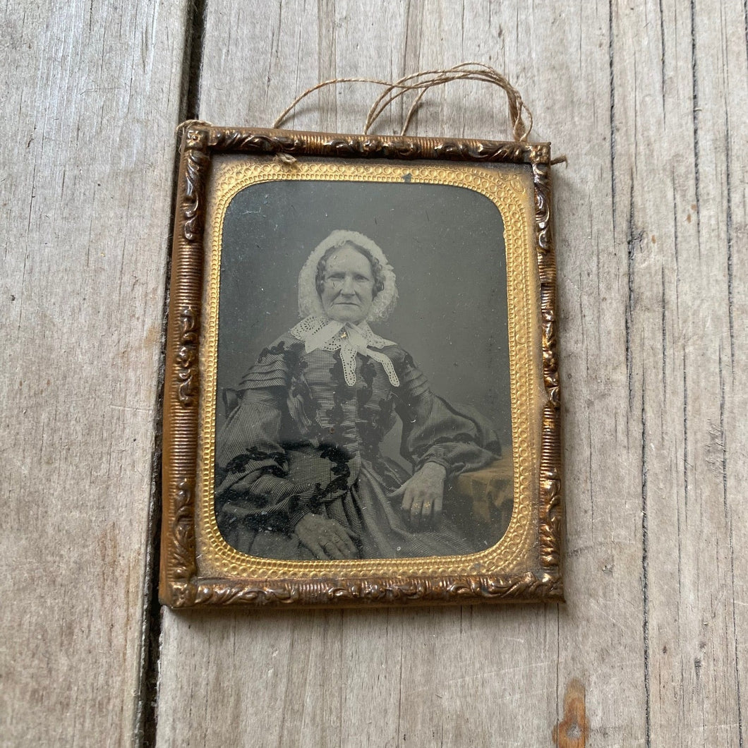 Daguerreotype lady in bonnet