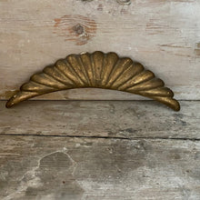Load image into Gallery viewer, Carved wooden gilded arch
