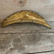 Load image into Gallery viewer, Carved wooden gilded arch
