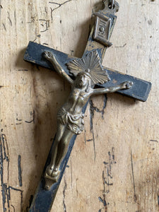 Metal crucifix - medium