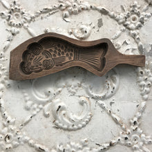 Load image into Gallery viewer, Oriental wooden mooncake fish mould M
