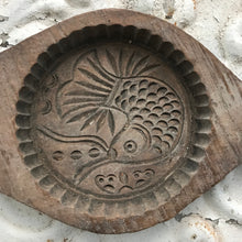 Load image into Gallery viewer, Oriental wooden mooncake fish mould (round)
