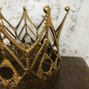Gold tin crown