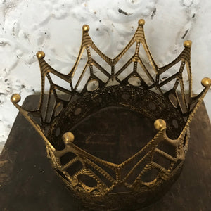 Gold tin crown
