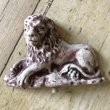 Load image into Gallery viewer, Lion mould for clock finials
