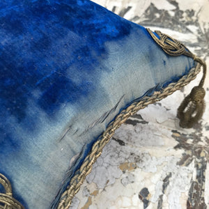 French velvet display cushion (coussin de mariee)